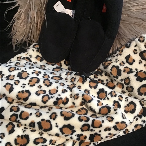 Brand new black slippers never worn - Picture 7 of 15